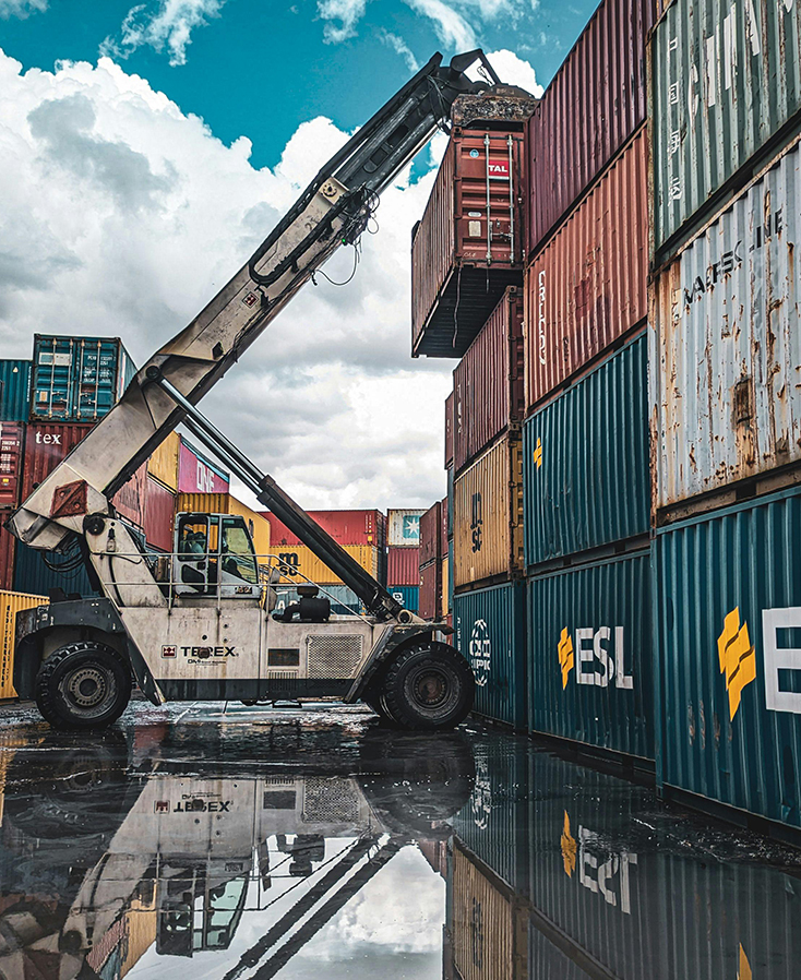 container stacking narrow